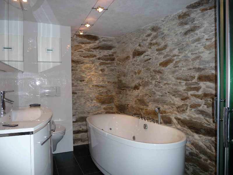 Wellnessbad mit Whirlwanne, Sauna und Wellnessdusche